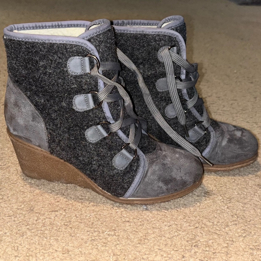 Maurices Giana Gray and Black Wedge Boots